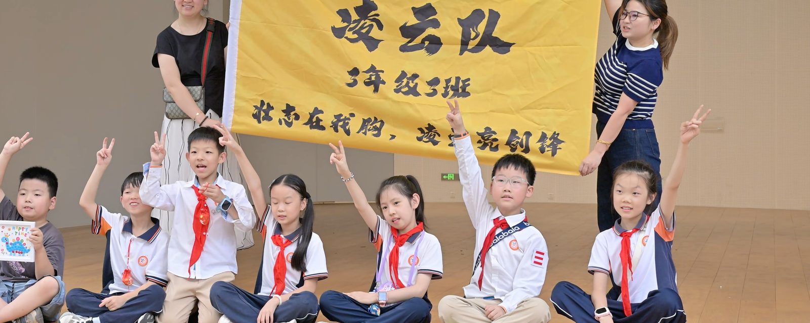凌云队15分钟幸福圈活动合影
